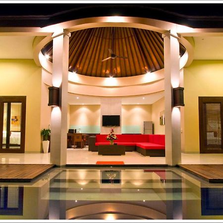 Oval Villa Bali Seminyak  Luaran gambar