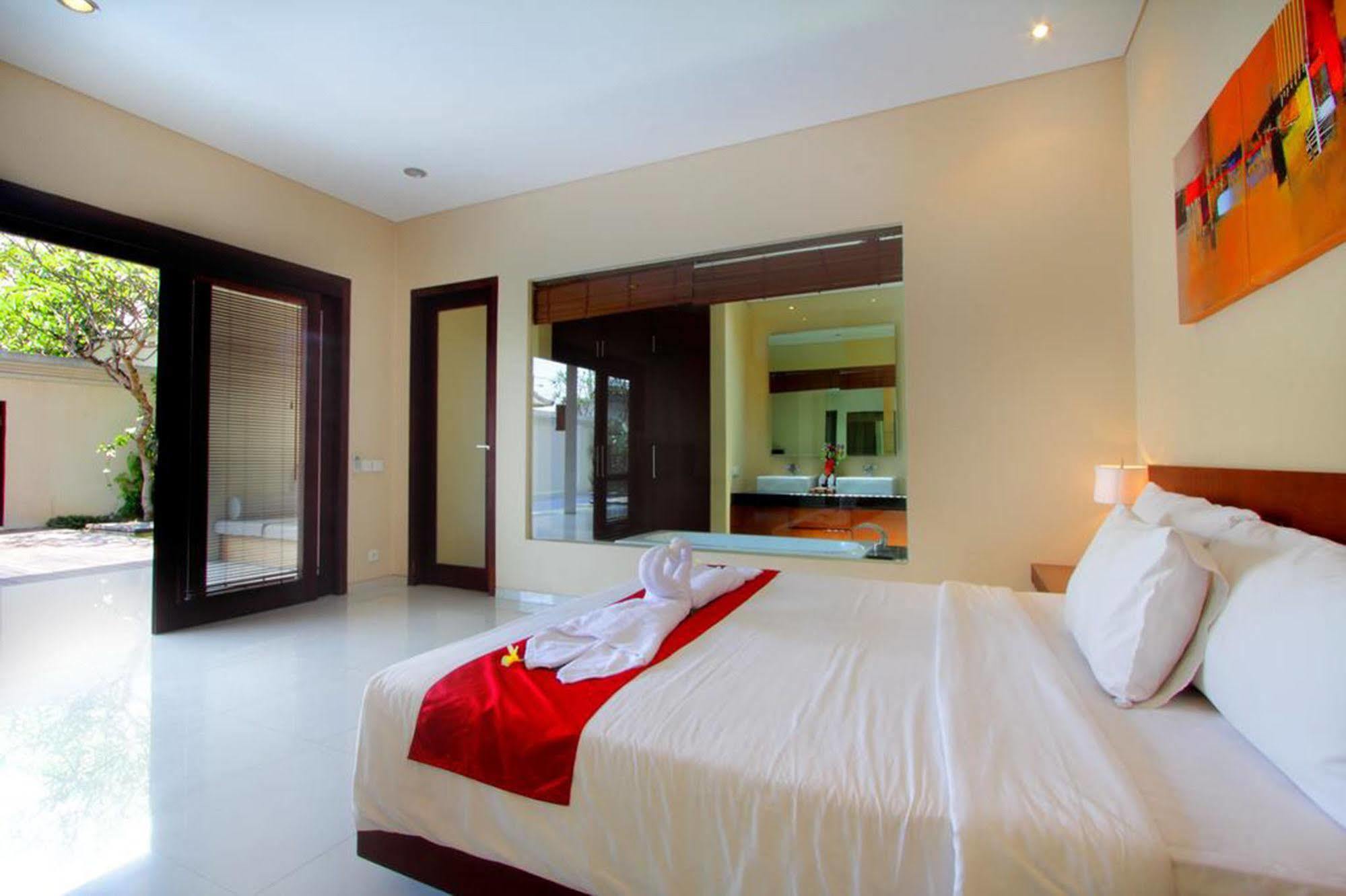 Oval Villa Bali Seminyak  Luaran gambar